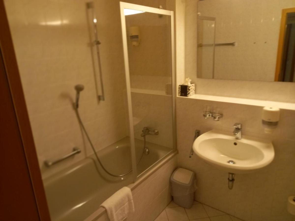 ホテル Gutshof Hauber ドレスデン 部屋 写真